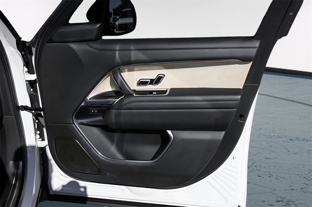 Used 2023 Land Rover Range Rover SV image 30