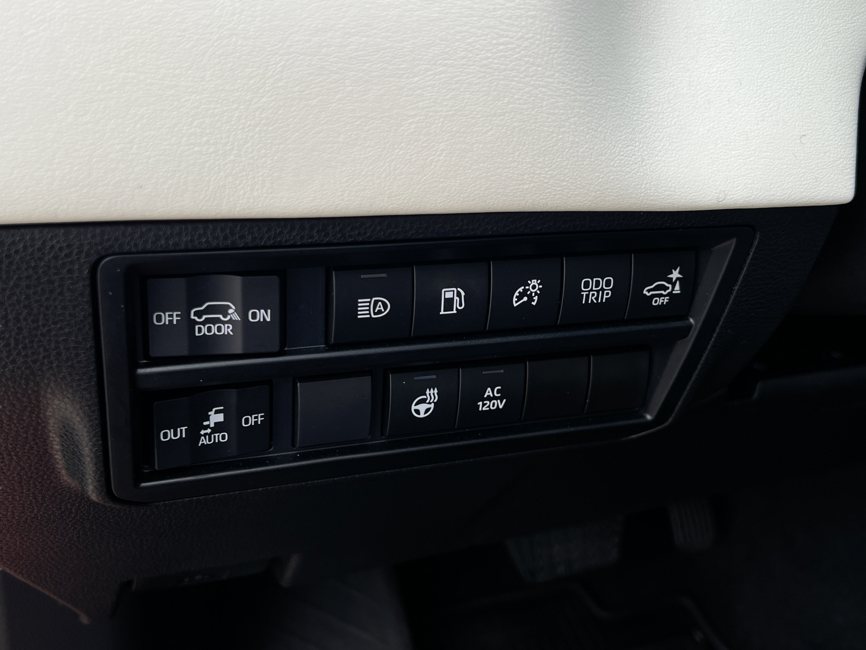 Used 2023 Toyota Sequoia Capstone RWD image 15