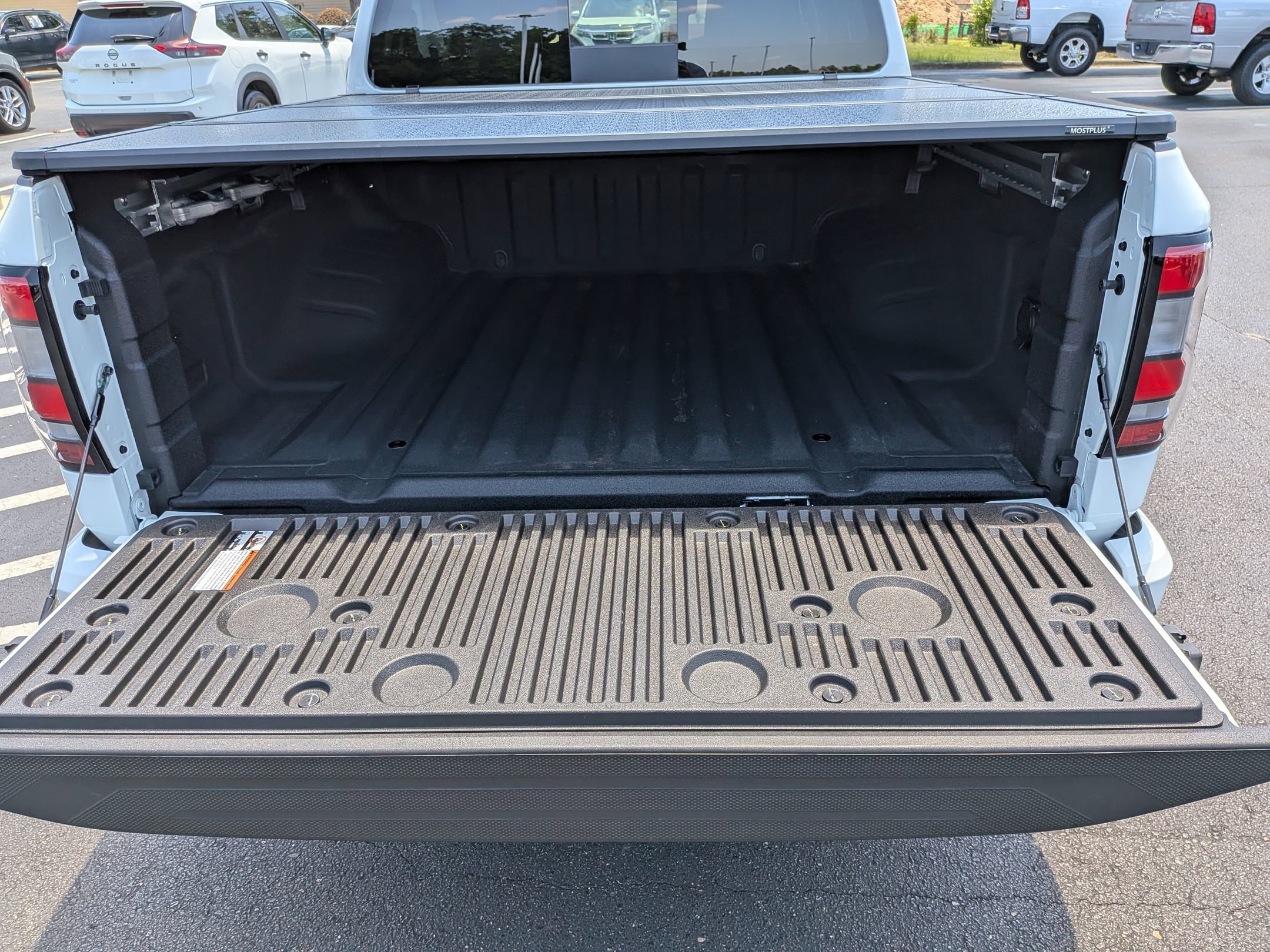 Used 2025 Nissan Frontier SV w/ SV Convenience Package RWD image 31