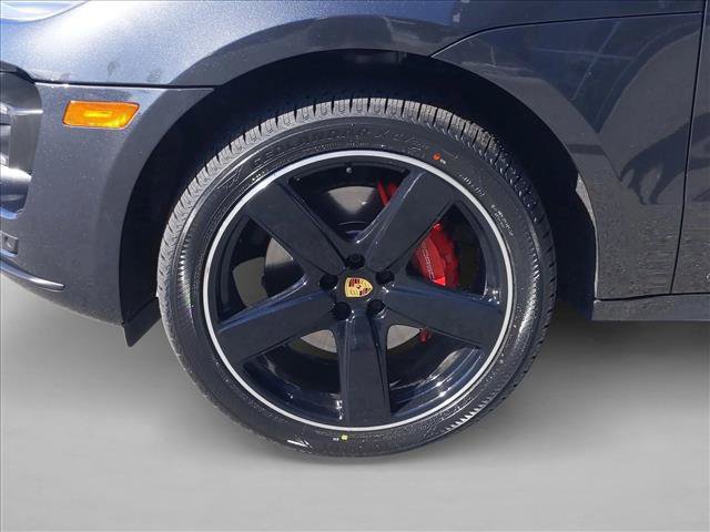 Used 2018 Porsche Macan Turbo AWD/4WD image 24