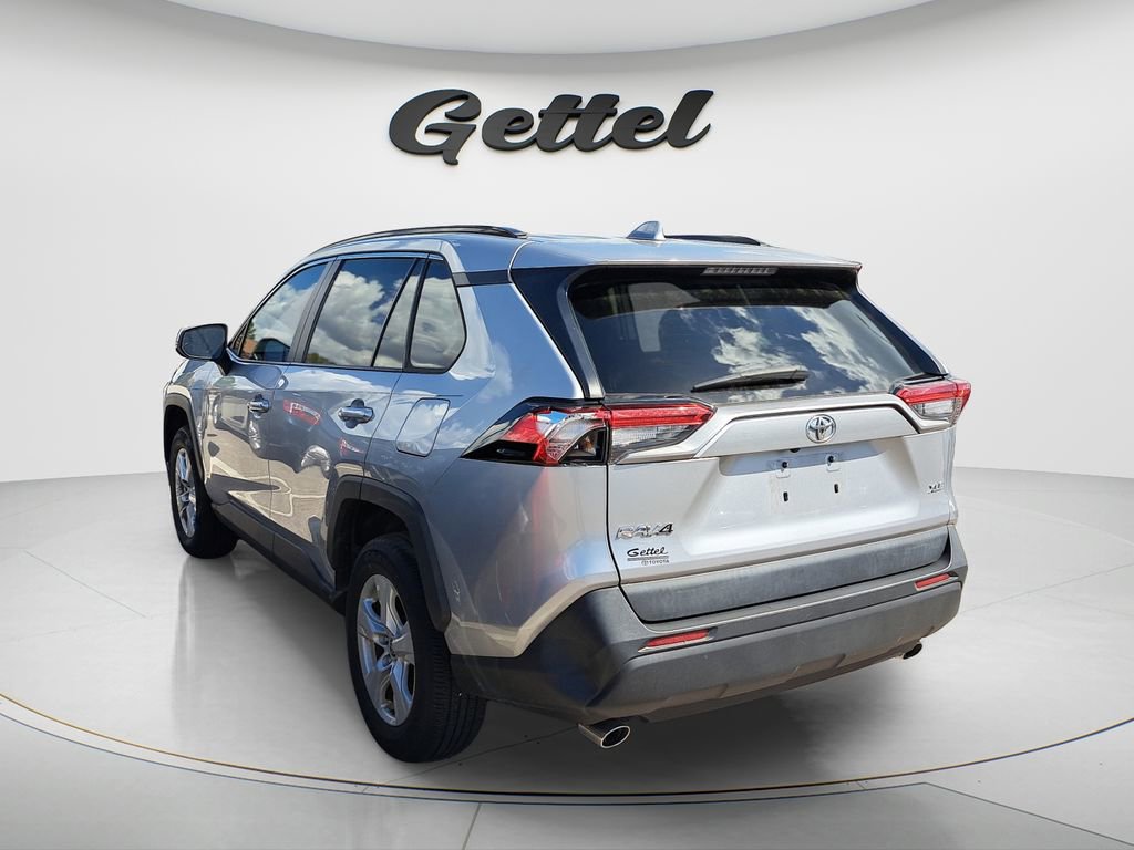 Used 2021 Toyota RAV4 XLE image 2