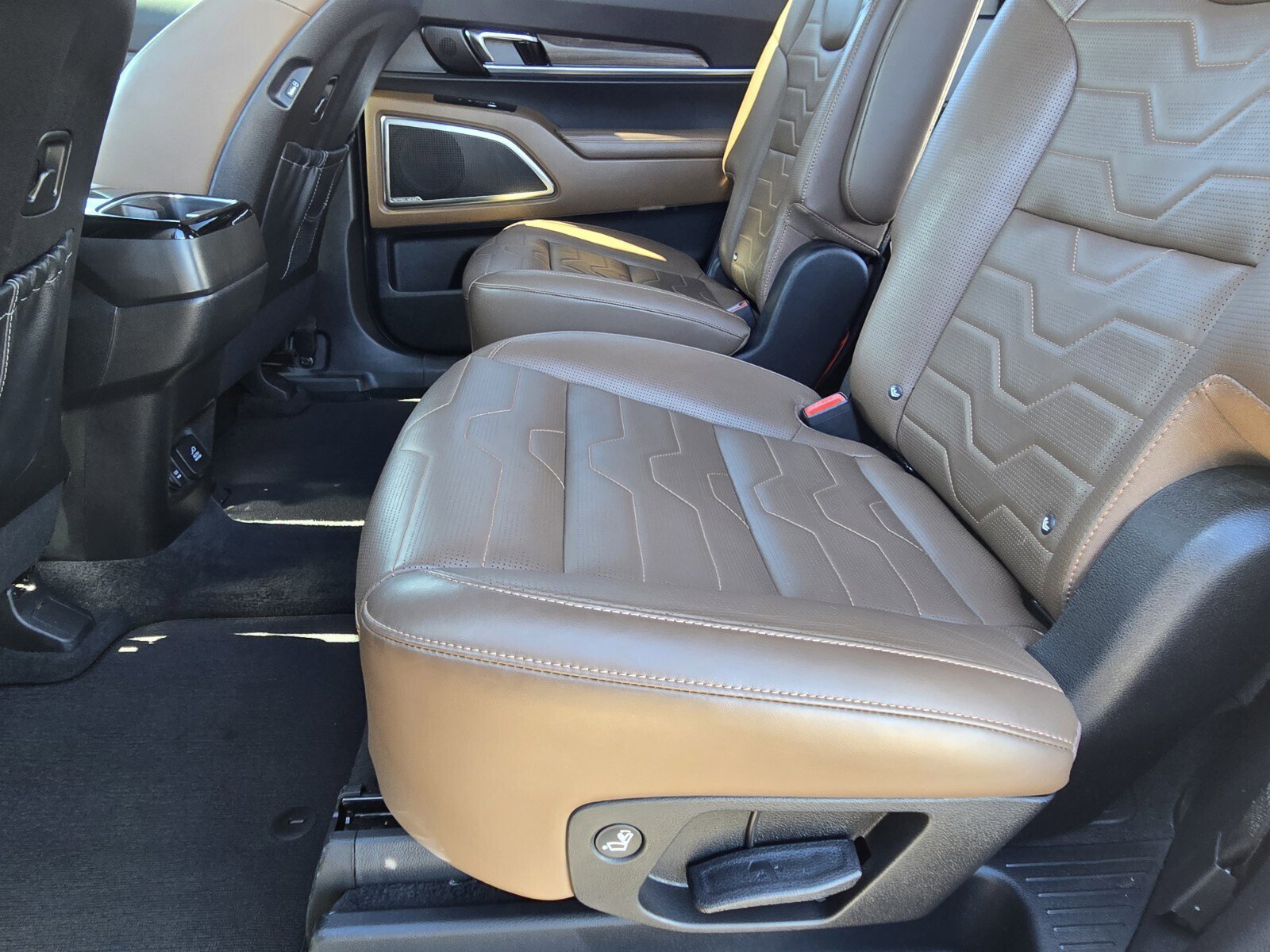 Certified 2022 Kia Telluride SX w/ SX Prestige Package image 12