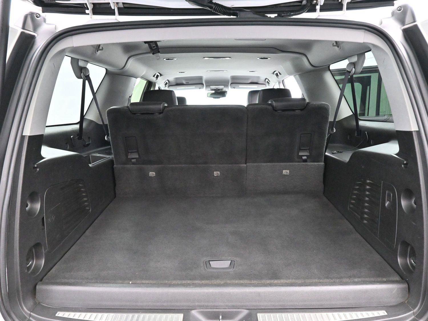 Used 2015 Chevrolet Suburban LT image 9