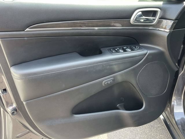 Used 2018 Jeep Grand Cherokee Overland AWD/4WD image 9