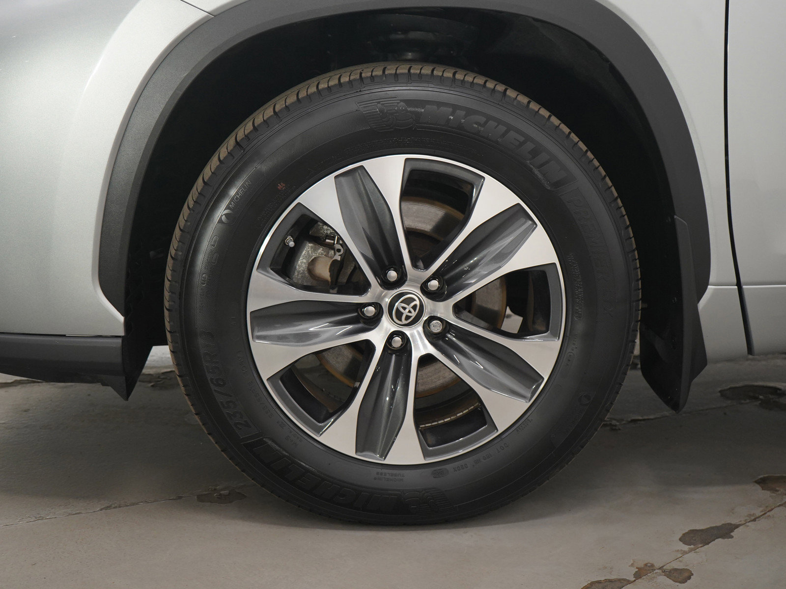 Used 2023 Toyota Highlander XLE image 32