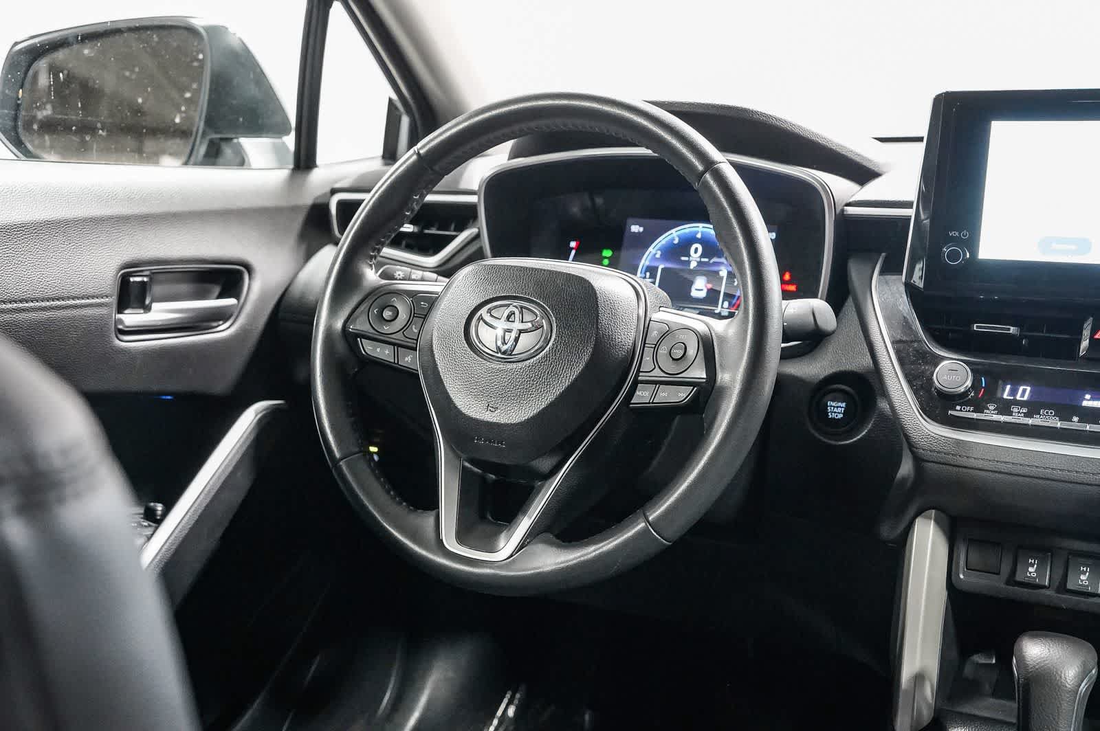 Certified 2025 Toyota Corolla Cross XLE FWD image 15