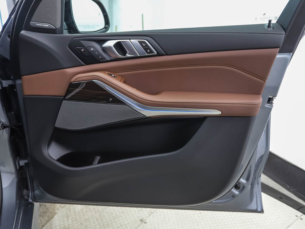 New 2026 BMW X5 xDrive50e w/ Executive Package image 29