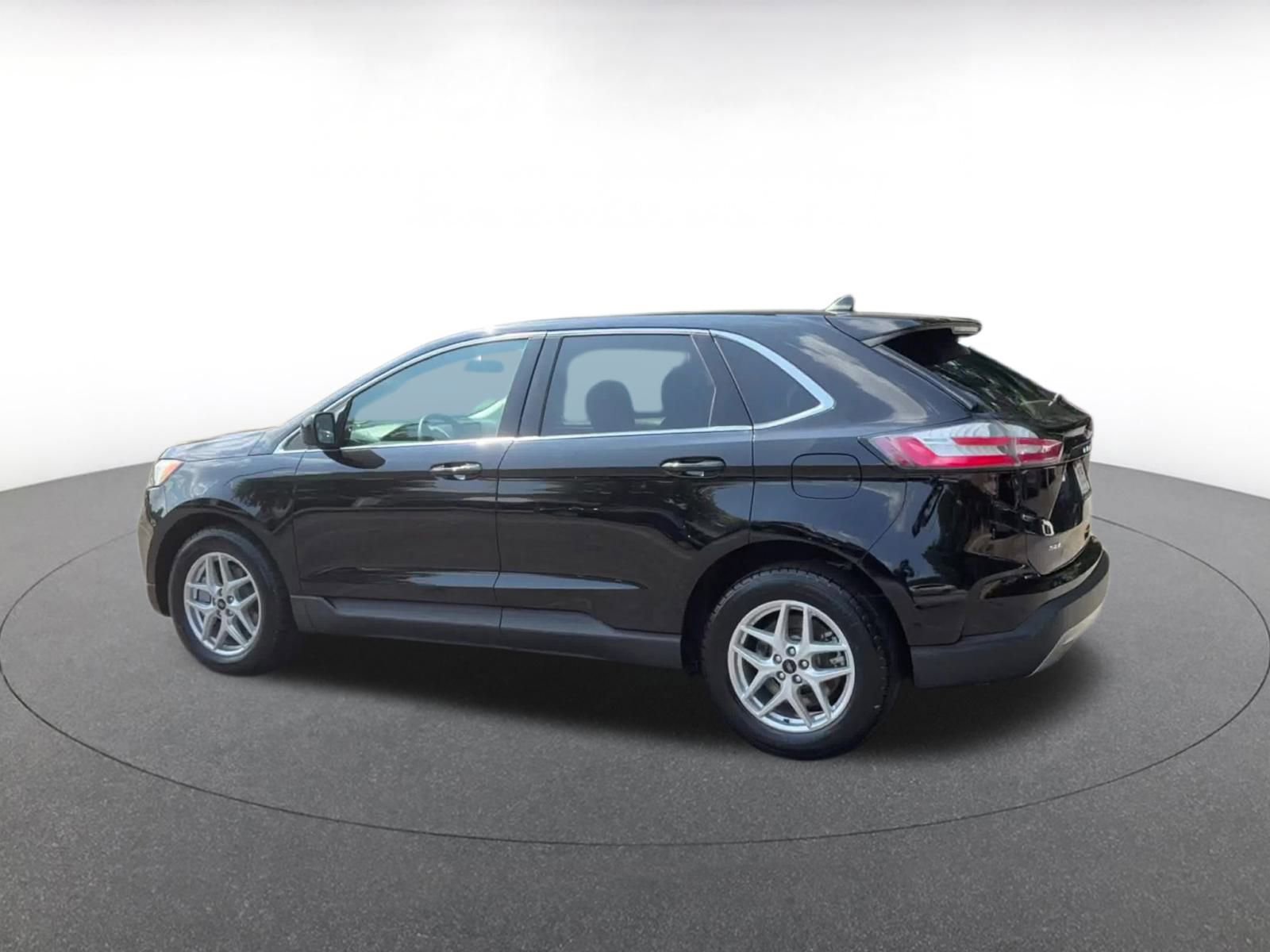 Used 2024 Ford Edge SEL image 10