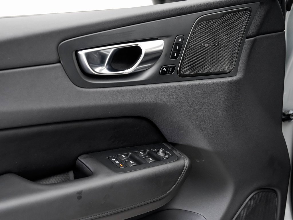 Used 2024 Volvo XC60 T8 Plus image 8