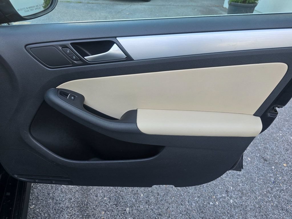 Used 2014 Volkswagen Jetta SE FWD image 17