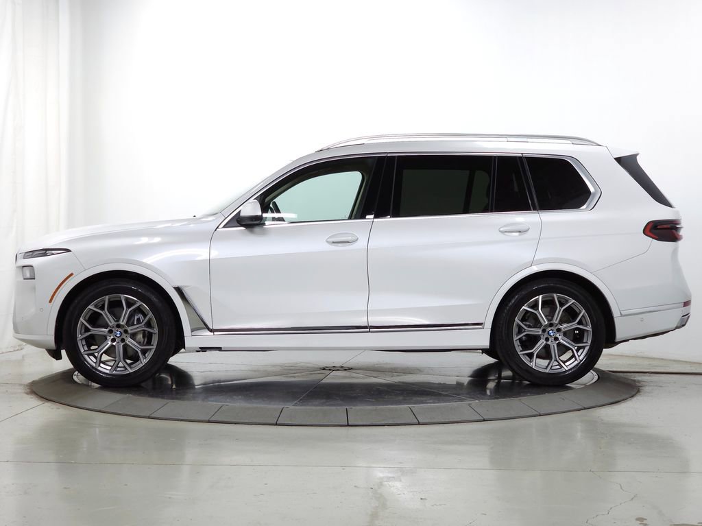 Used 2024 BMW X7 xDrive40i w/ Executive Package image 2