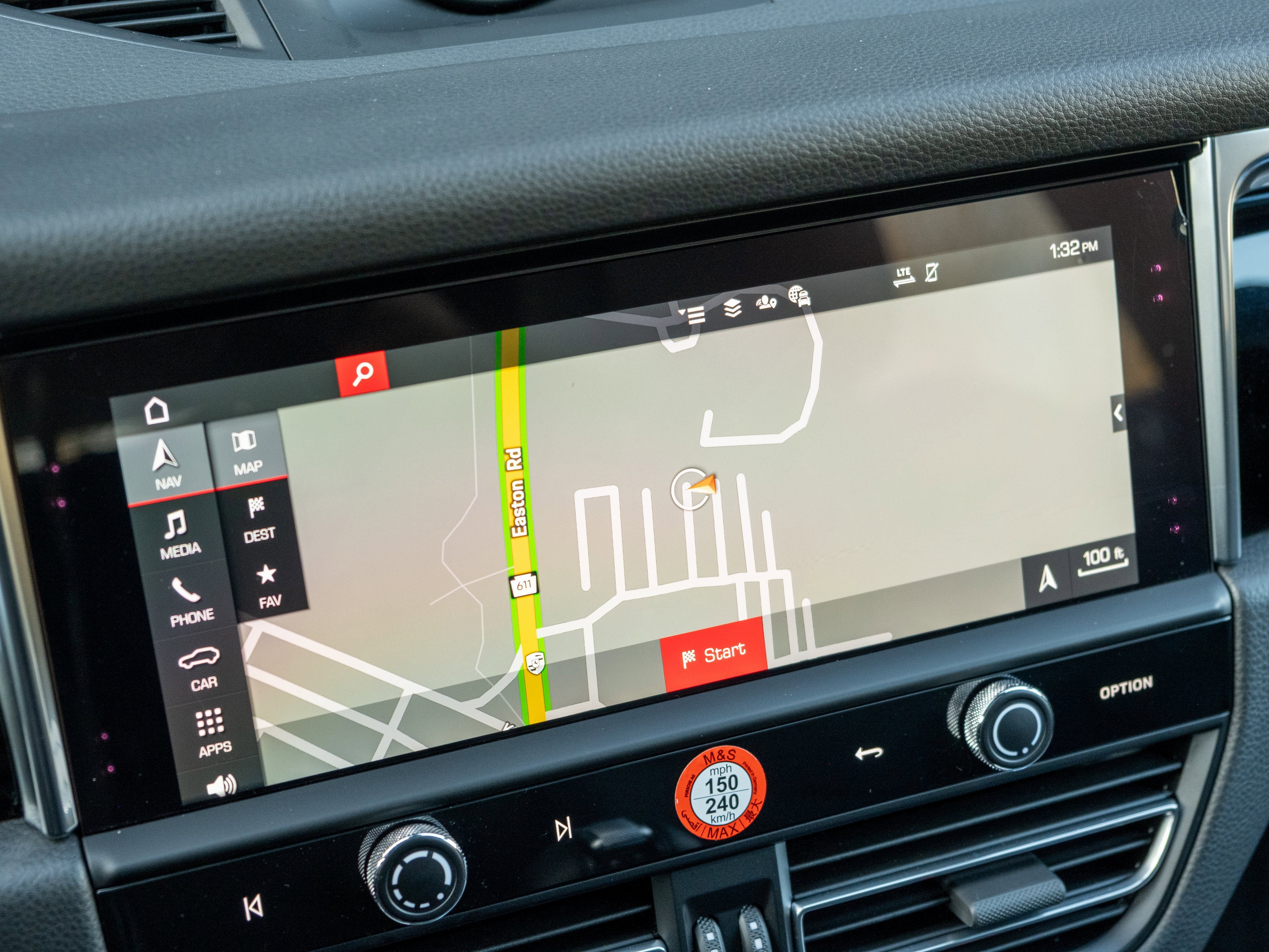 Certified 2025 Porsche Macan image 29