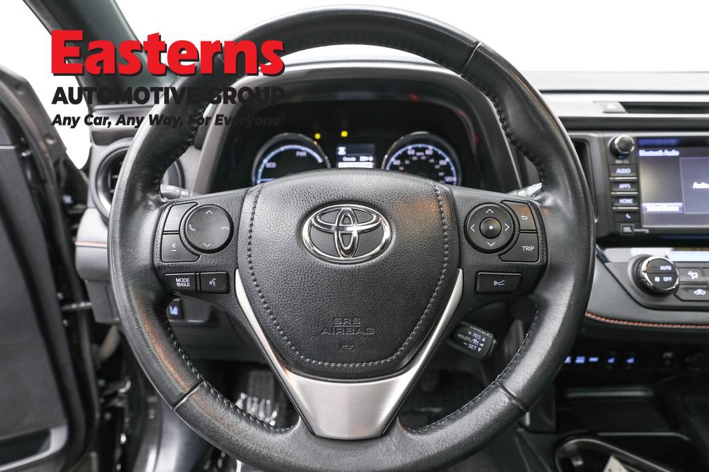 Used 2018 Toyota RAV4 SE image 10