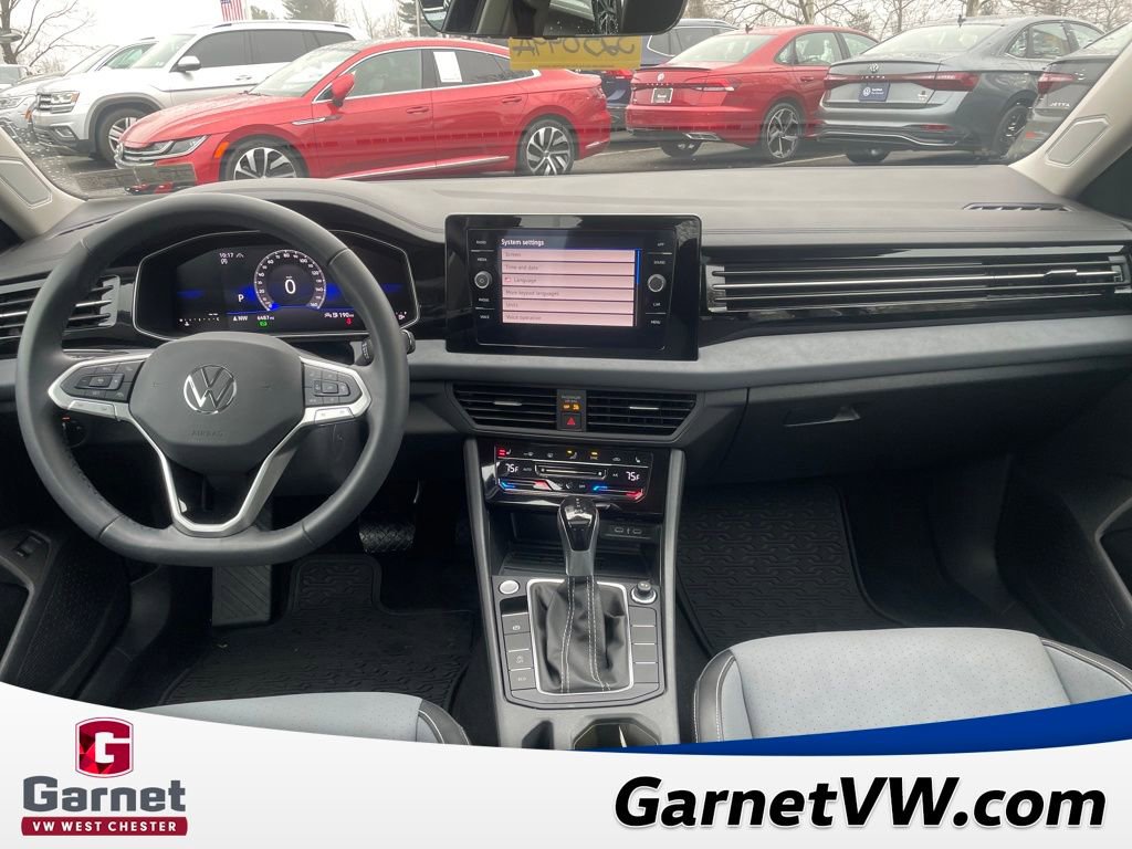 Certified 2025 Volkswagen Jetta SE image 12