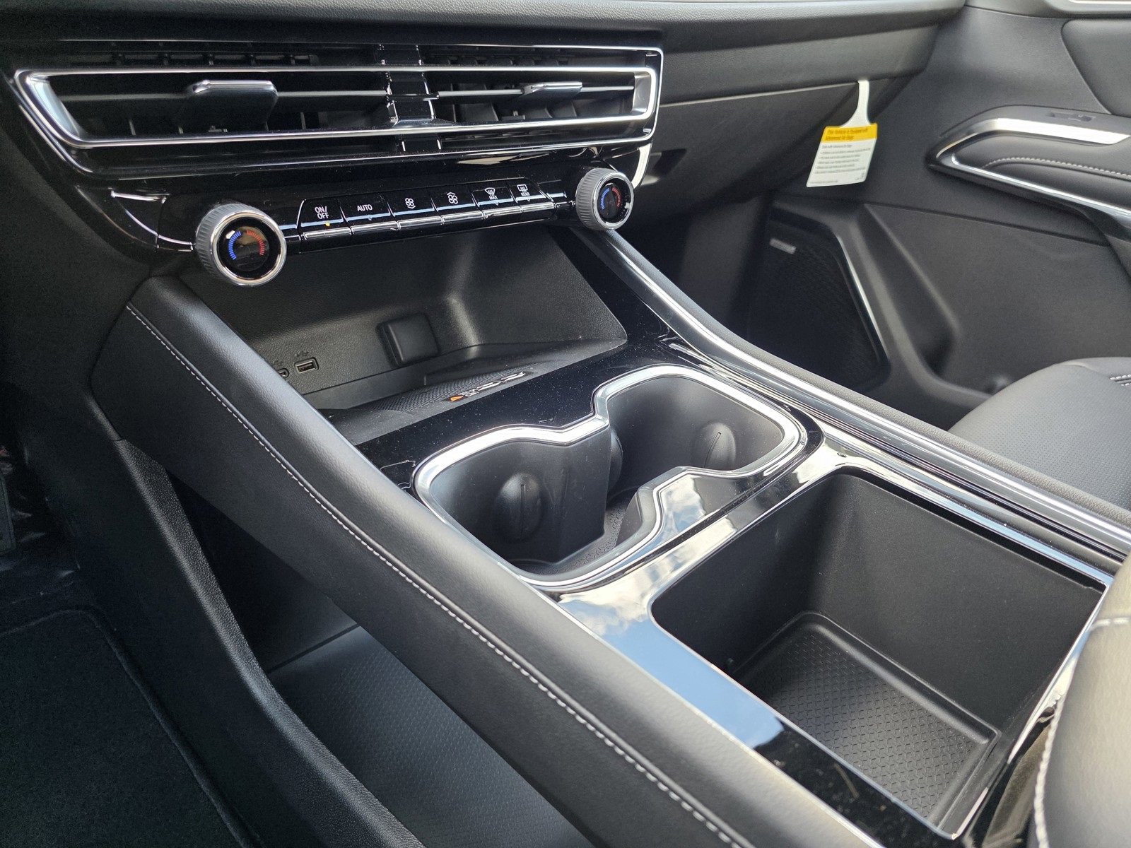 New 2025 Chevrolet Traverse LT w/ Enhanced Driving Package image 29