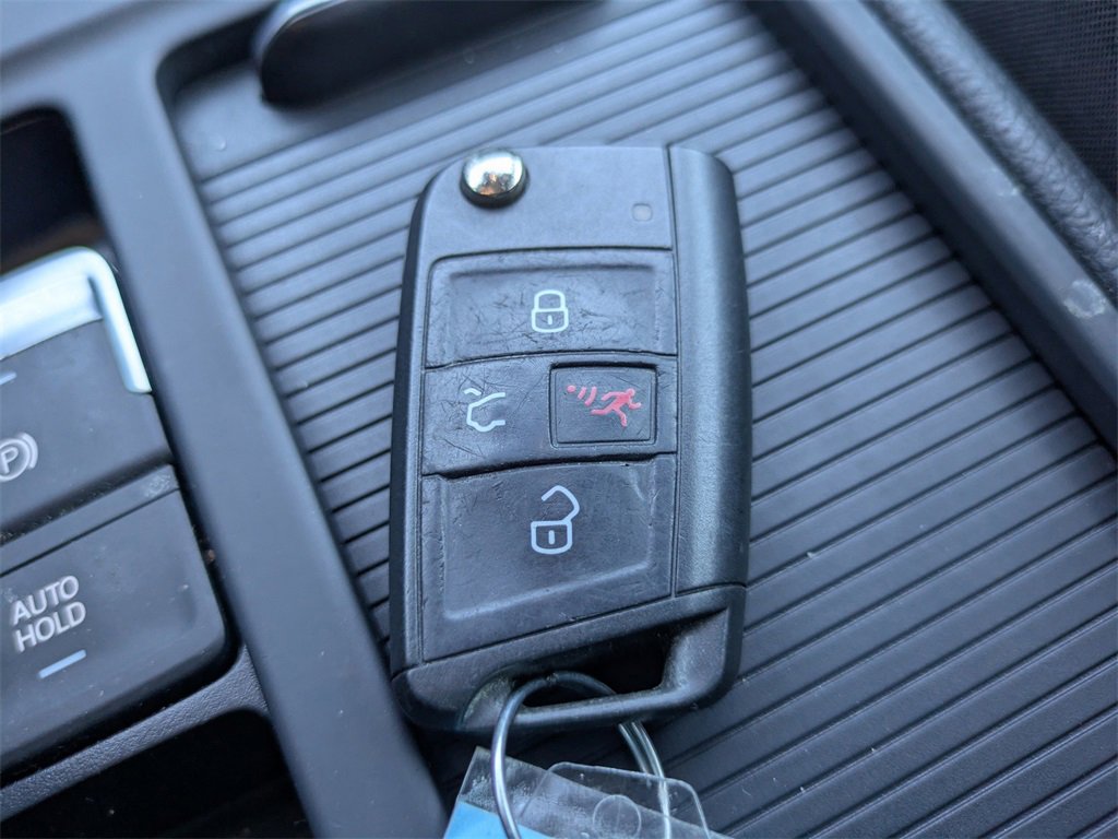 Used 2019 Volkswagen Golf R 4-Door image 29