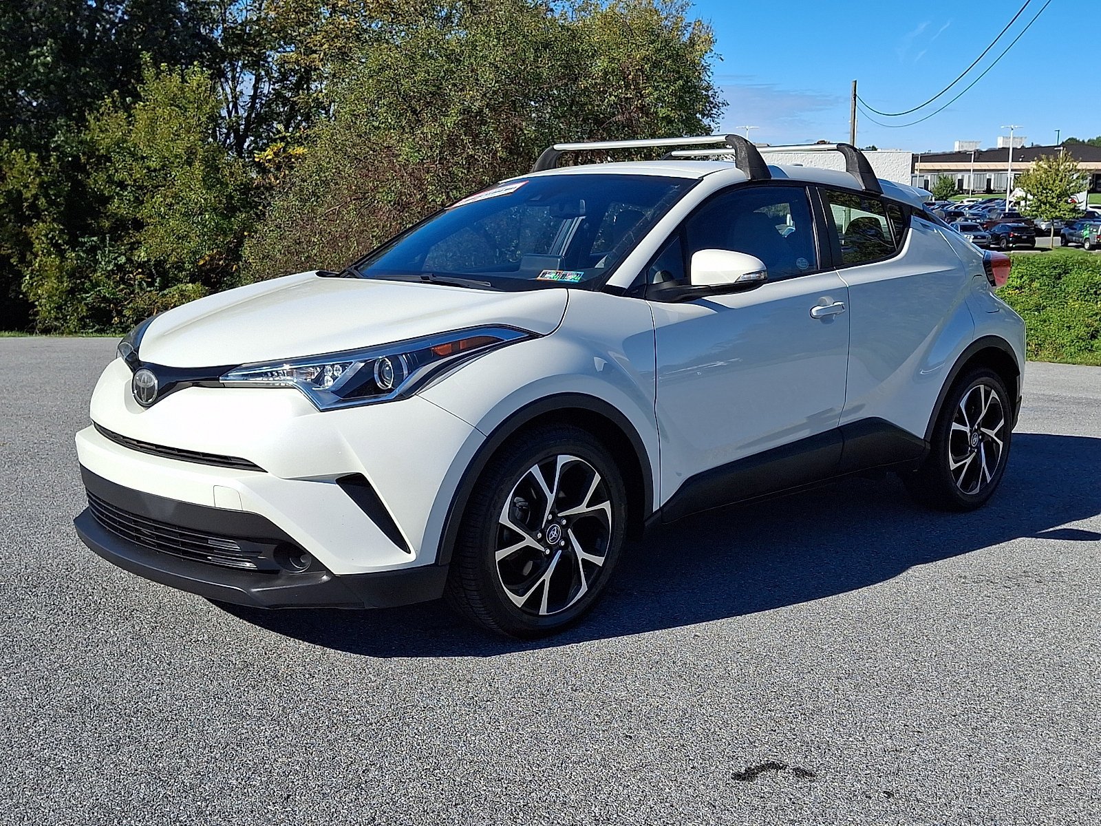 Used 2019 Toyota C-HR XLE FWD image 3