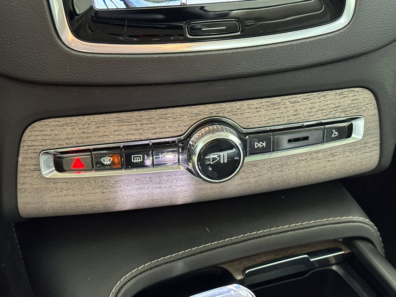 Certified 2023 Volvo XC90 T8 Ultimate w/ Lounge Package AWD/4WD image 26