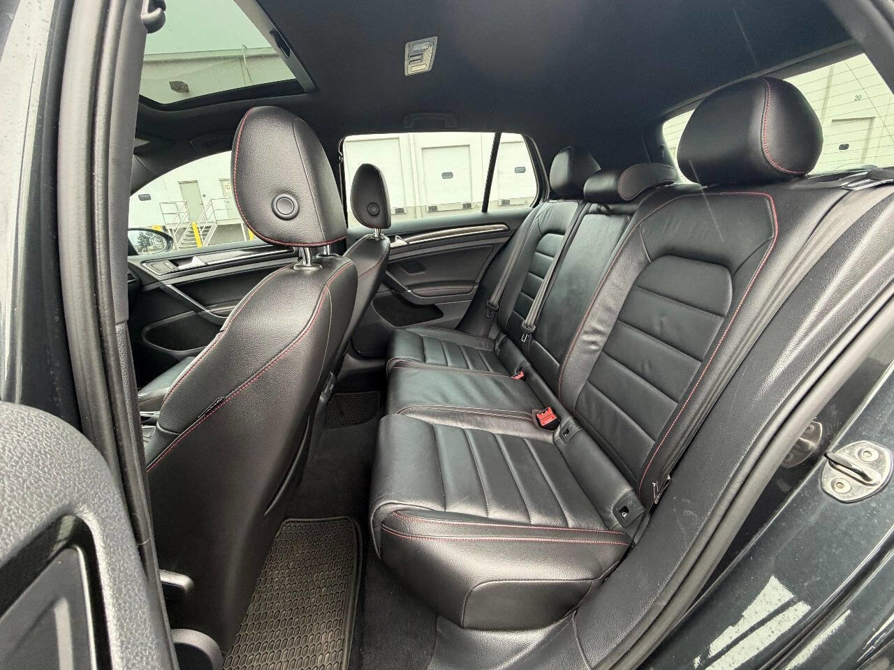 Used 2017 Volkswagen GTI SE image 15