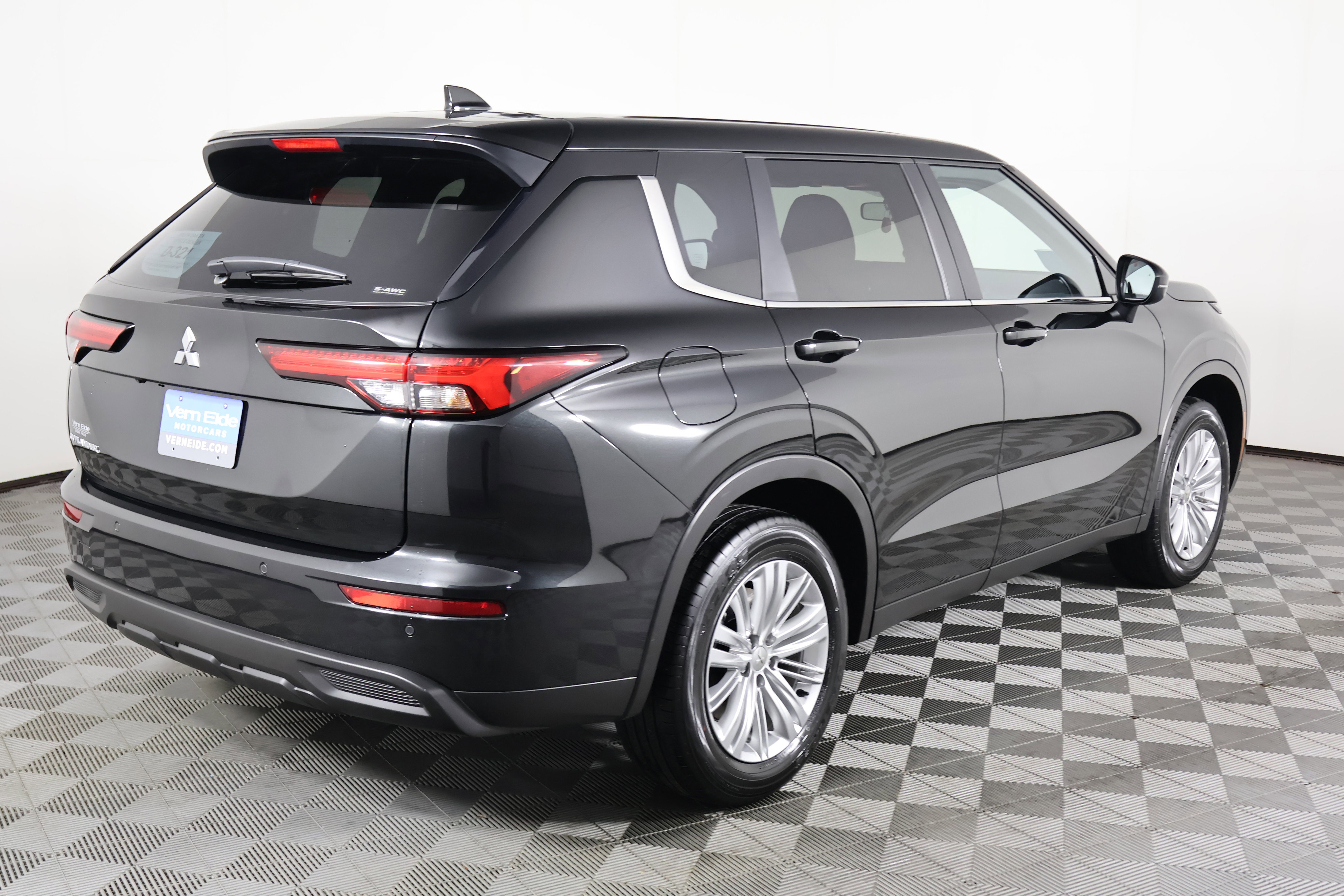 Used 2024 Mitsubishi Outlander ES image 6