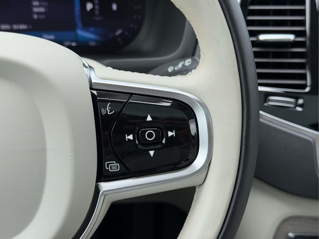 Used 2024 Volvo XC90 B6 Plus w/ Protection Package Premier AWD/4WD image 9