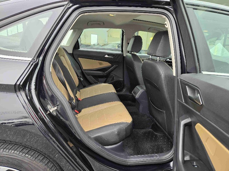 Used 2020 Volkswagen Jetta SEL Premium image 12