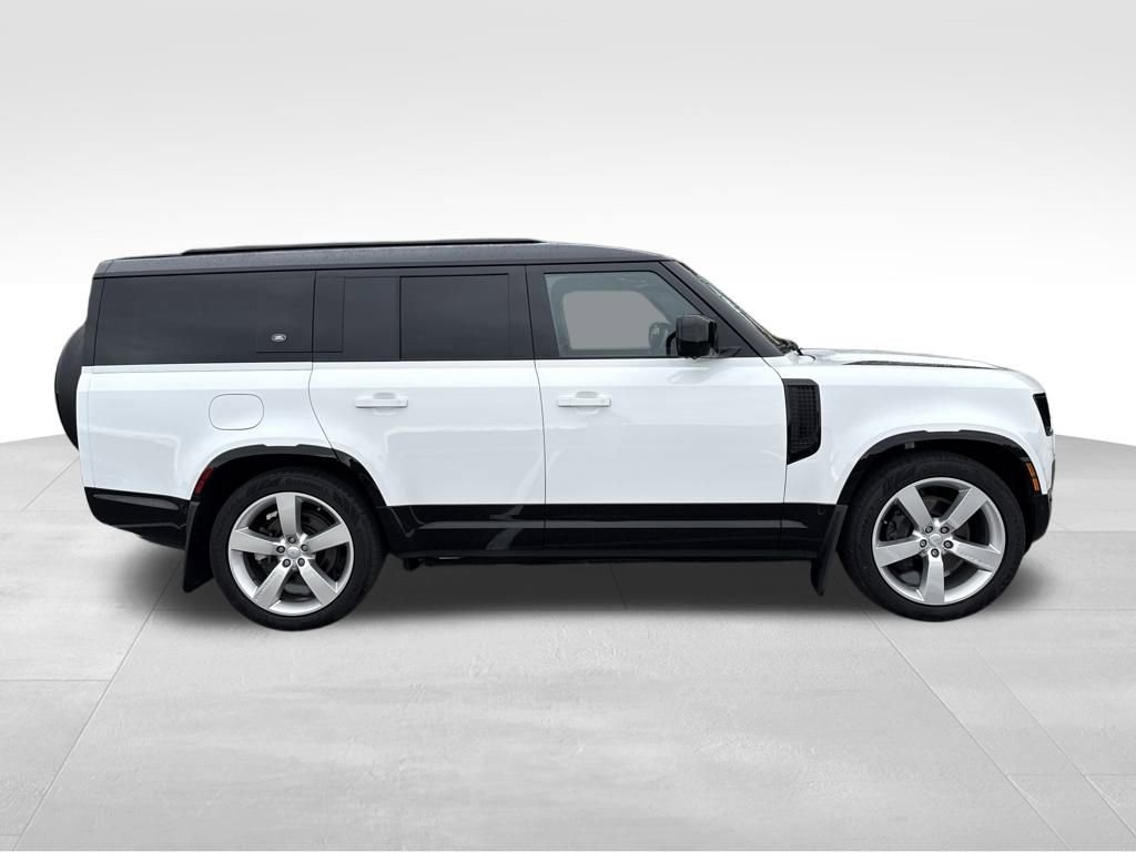 New 2024 Land Rover Defender 130 X-Dynamic SE image 6