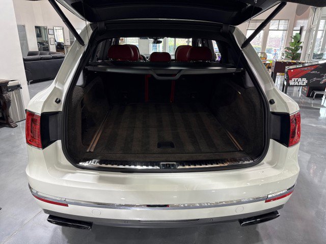Used 2018 Bentley Bentayga image 15
