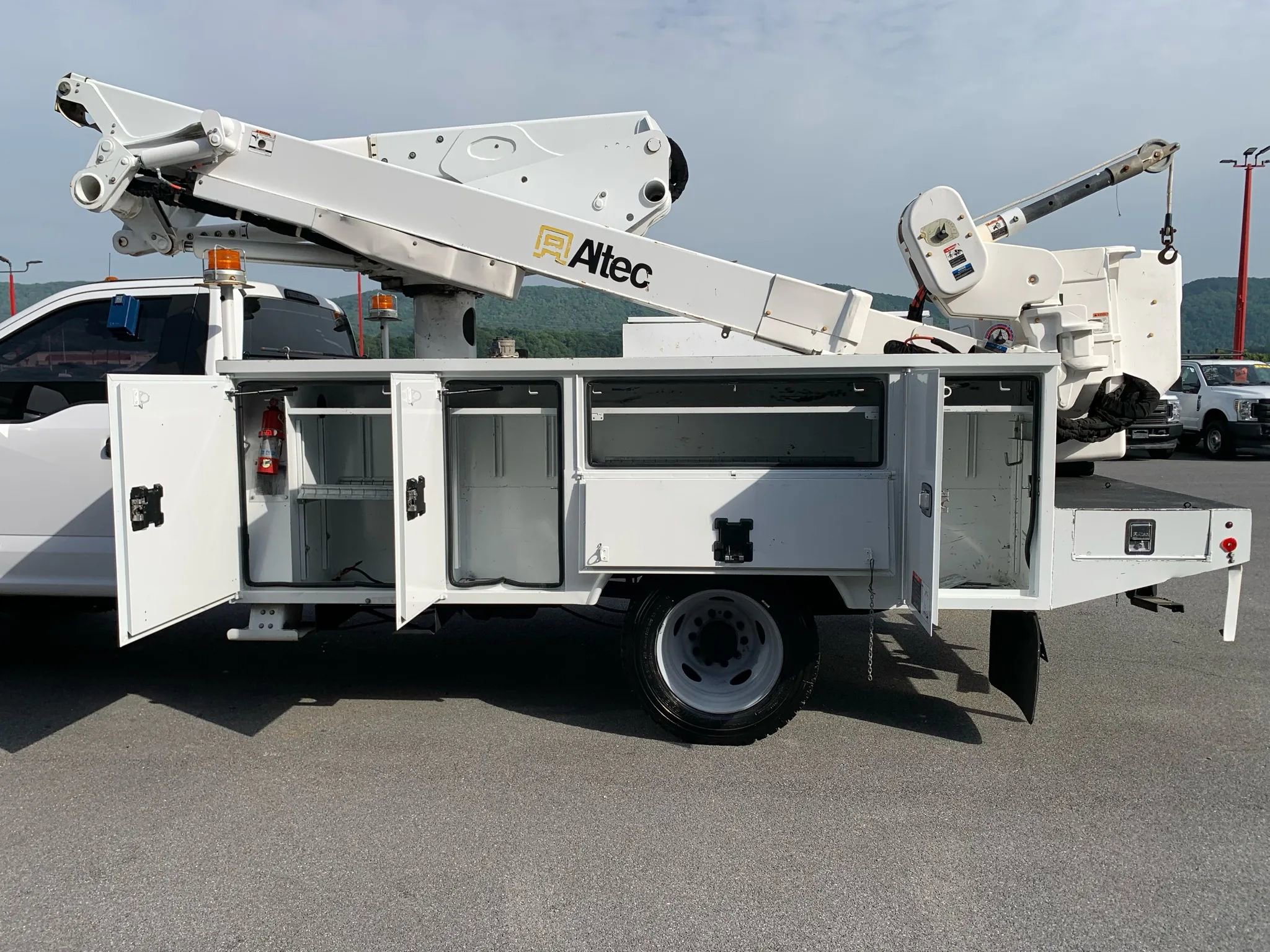 Used 2019 Ford F550 4x4 Regular Cab Super Duty image 23