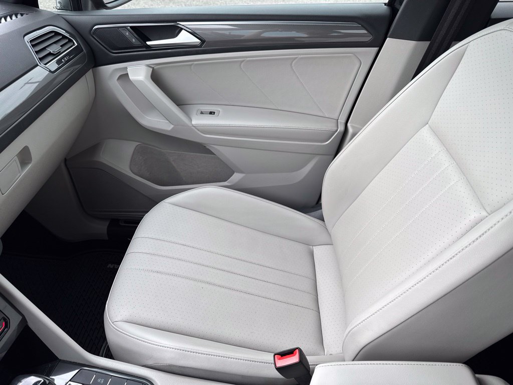 Certified 2024 Volkswagen Tiguan SE R-Line FWD image 21