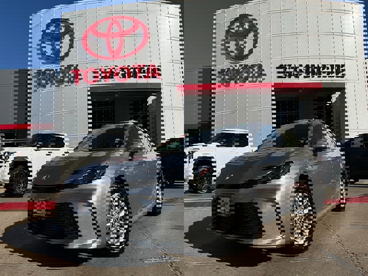 Used 2025 Toyota Camry LE image 2