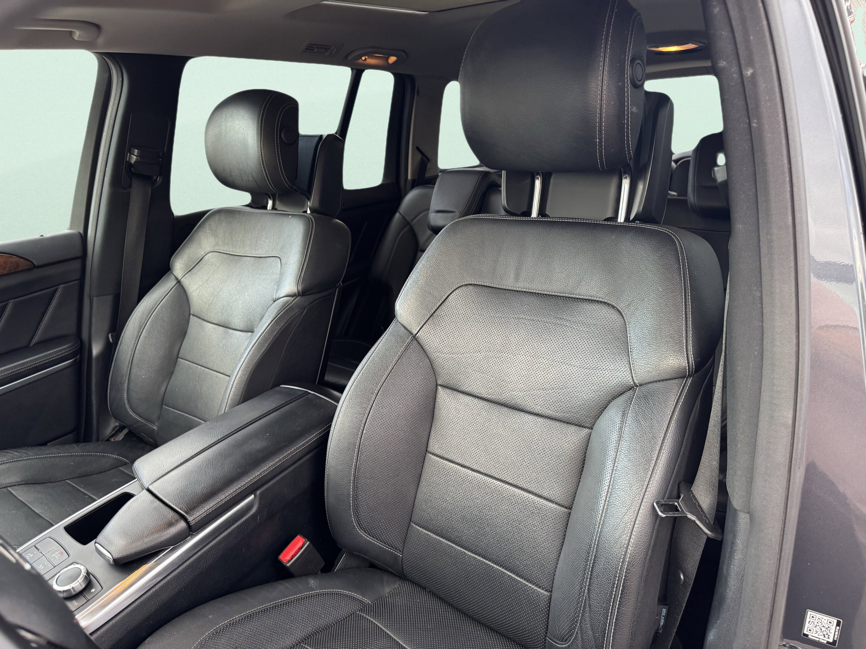 Used 2015 Mercedes-Benz GL 550 4MATIC image 4