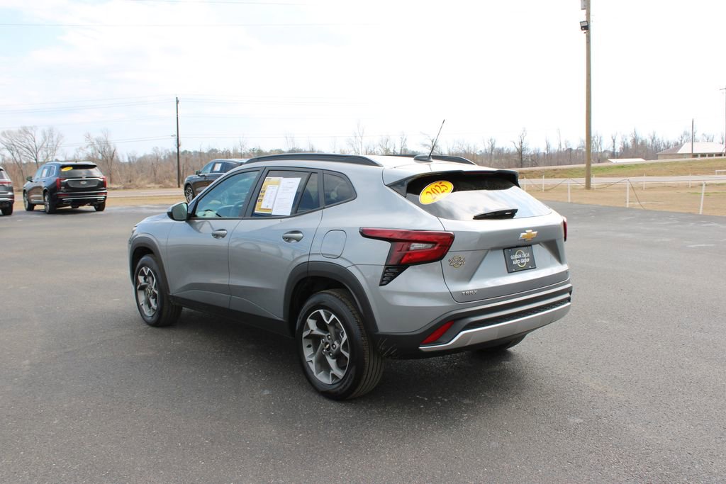 Used 2025 Chevrolet Trax LT image 7