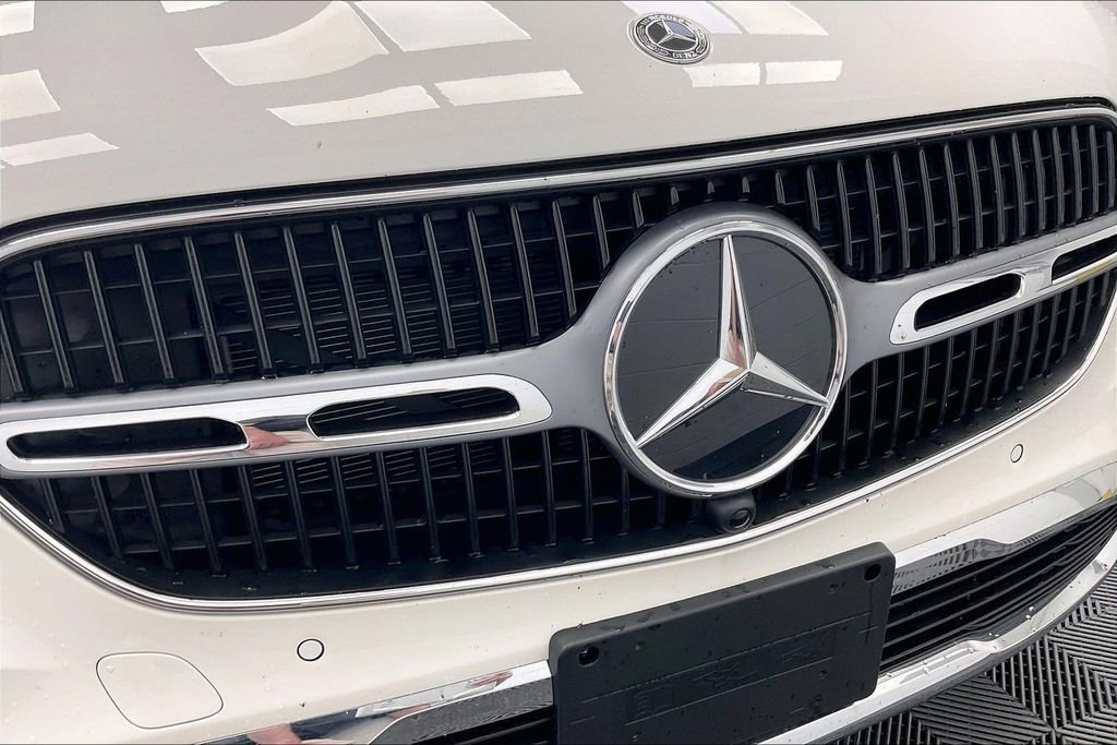 Used 2024 Mercedes-Benz GLC 300 4MATIC image 25