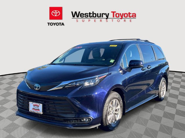 Certified 2025 Toyota Sienna XLE w/ XLE Plus Package FWD image 5