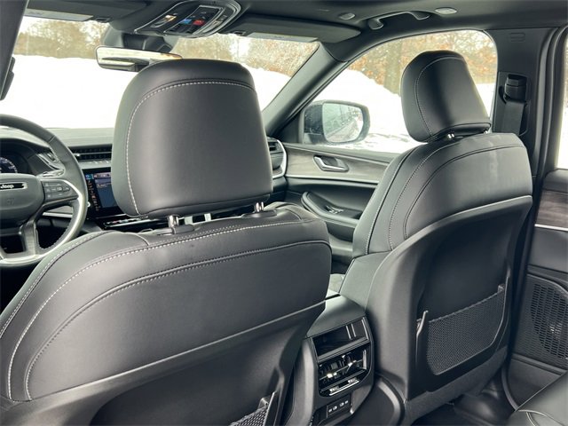 New 2026 Jeep Grand Cherokee Altitude image 32