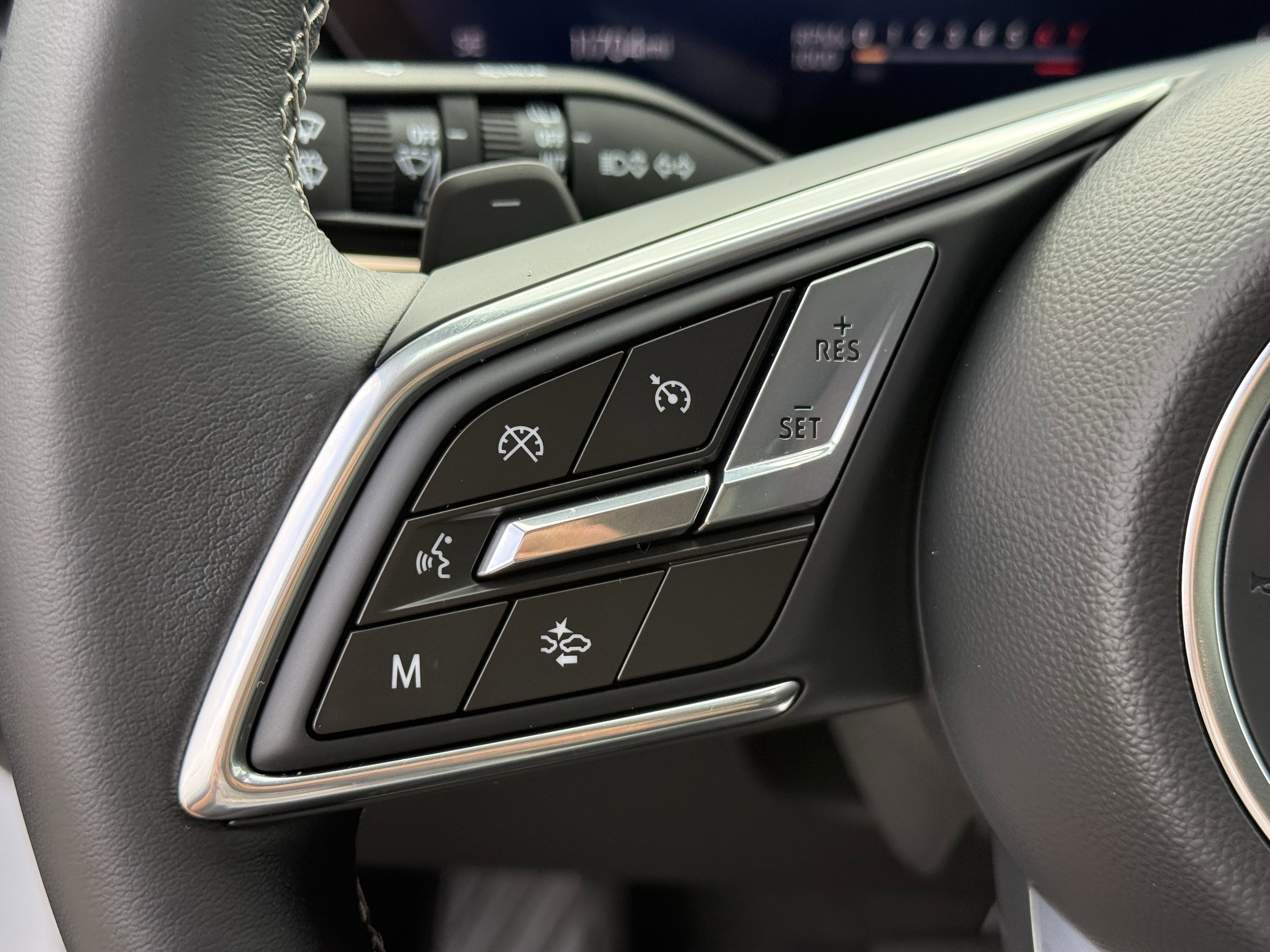 Used 2024 Buick Envision Avenir image 16