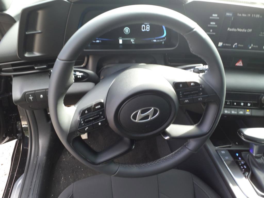 Used 2025 Hyundai Elantra Sport image 17