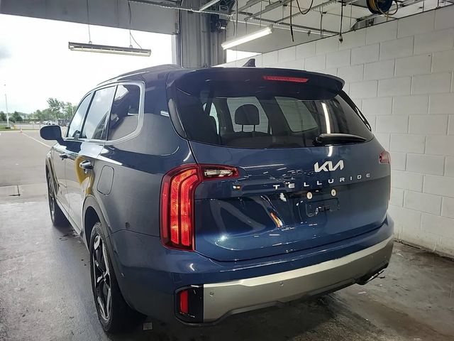 Used 2025 Kia Telluride S FWD image 2