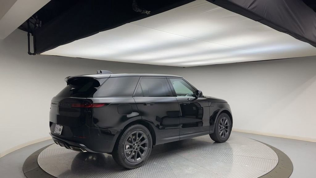 Used 2024 Land Rover Range Rover Sport SE image 8