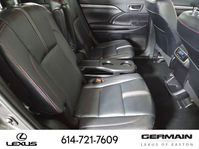 Used 2019 Toyota Highlander SE image 22