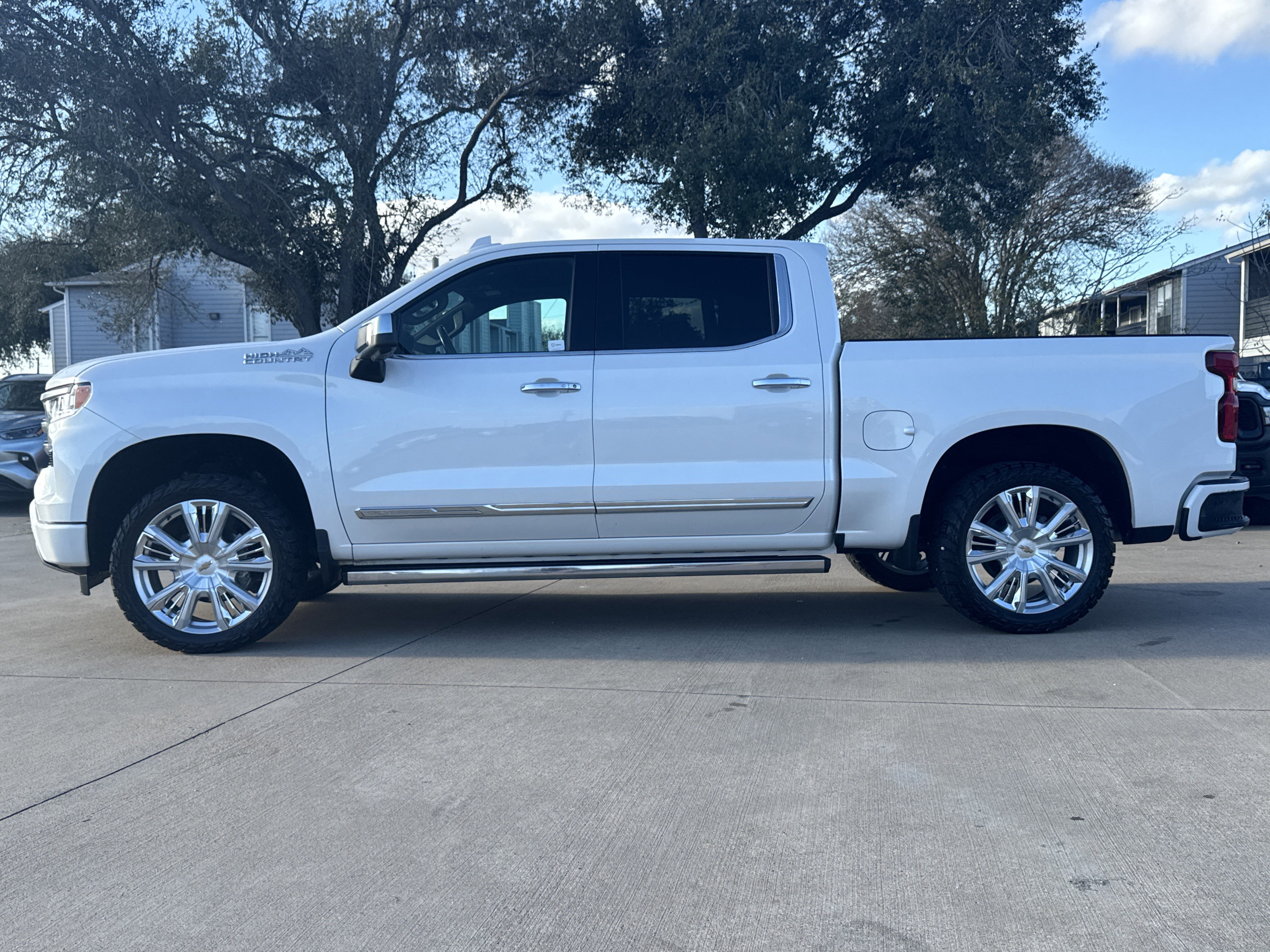 Used 2024 Chevrolet Silverado 1500 High Country w/ Technology Package image 8