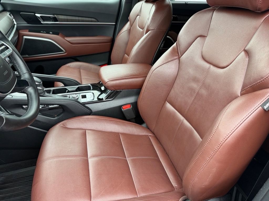 Used 2023 Kia Telluride EX w/ EX Captain's Chair Package image 10