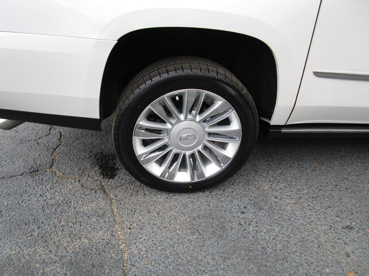 Used 2019 Cadillac Escalade ESV Platinum image 29