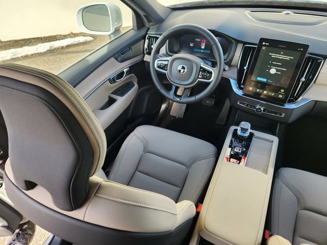 New 2026 Volvo XC90 B6 Plus w/ Protection Package Premier AWD/4WD image 12