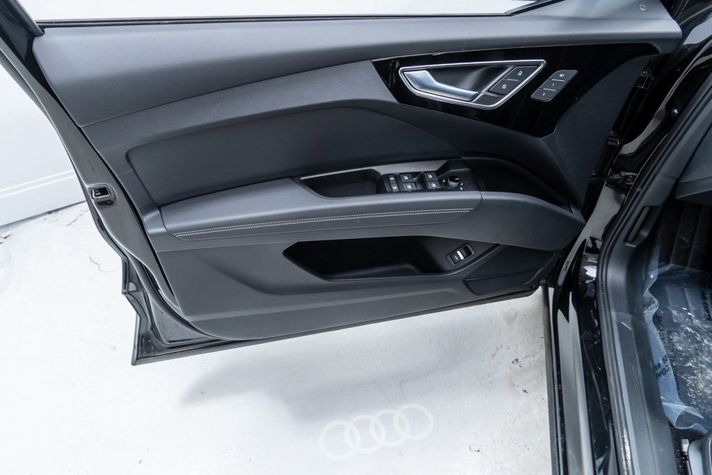 Used 2025 Audi Q4 e-tron Premium Plus w/ Premium Plus image 23