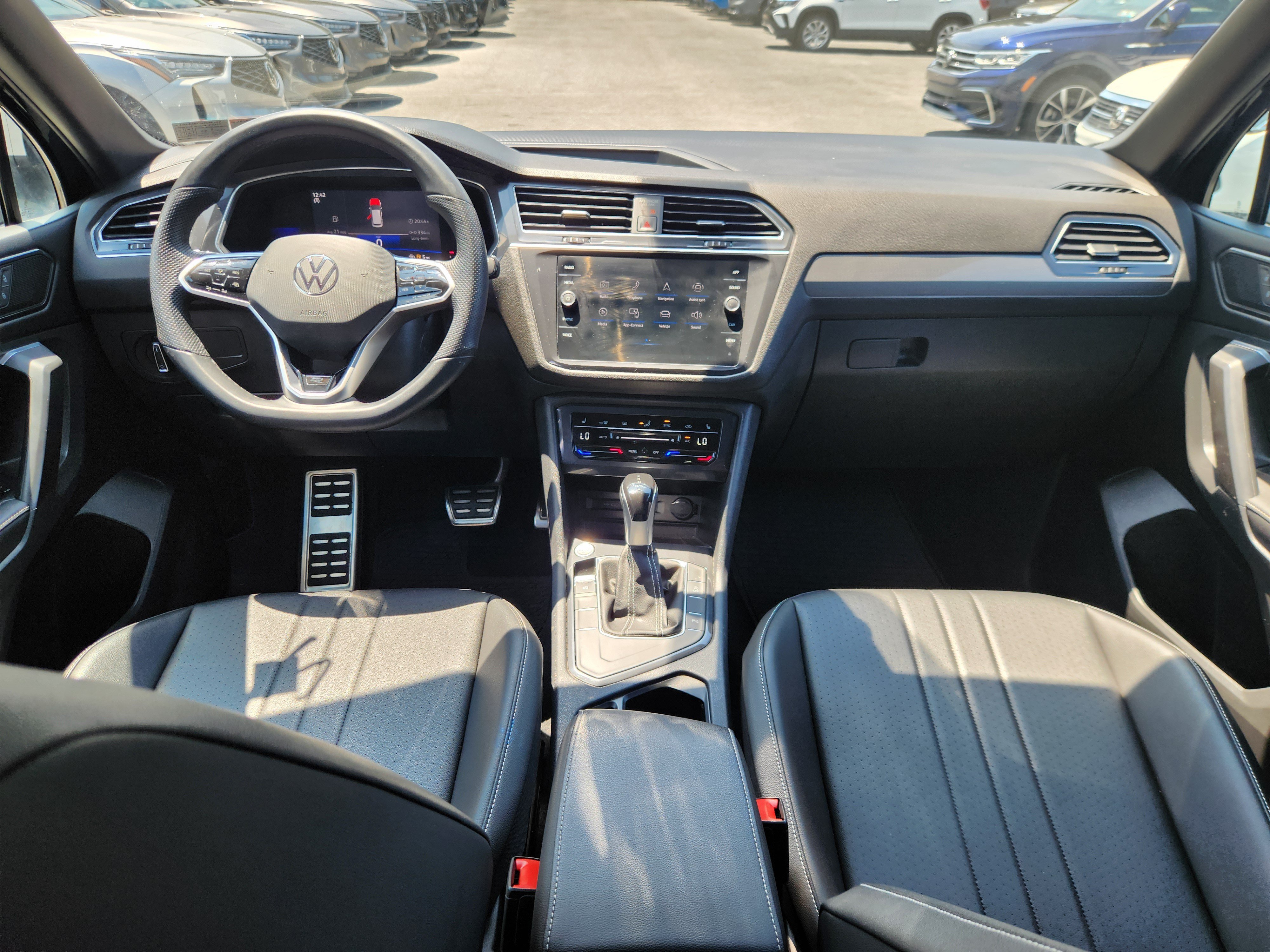 Certified 2022 Volkswagen Tiguan SE R-Line FWD image 8