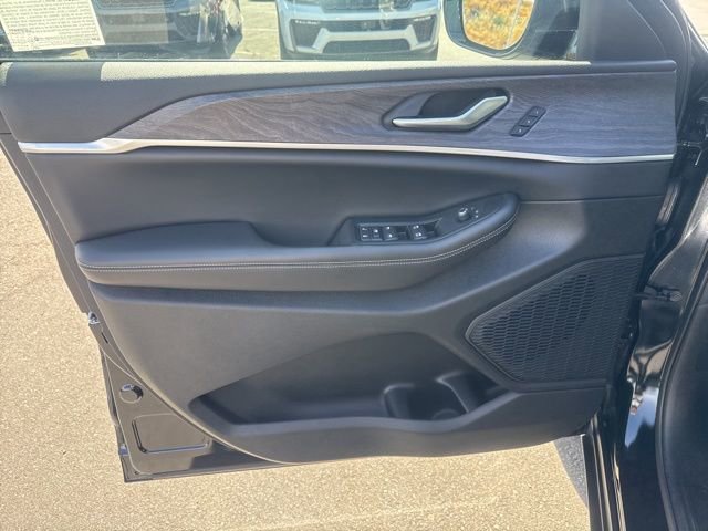 Certified 2024 Jeep Grand Cherokee Limited w/ Trailer Tow Package image 11