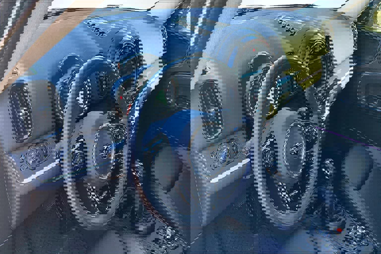 Used 2019 MINI Cooper Countryman SE w/ Premium Package image 2