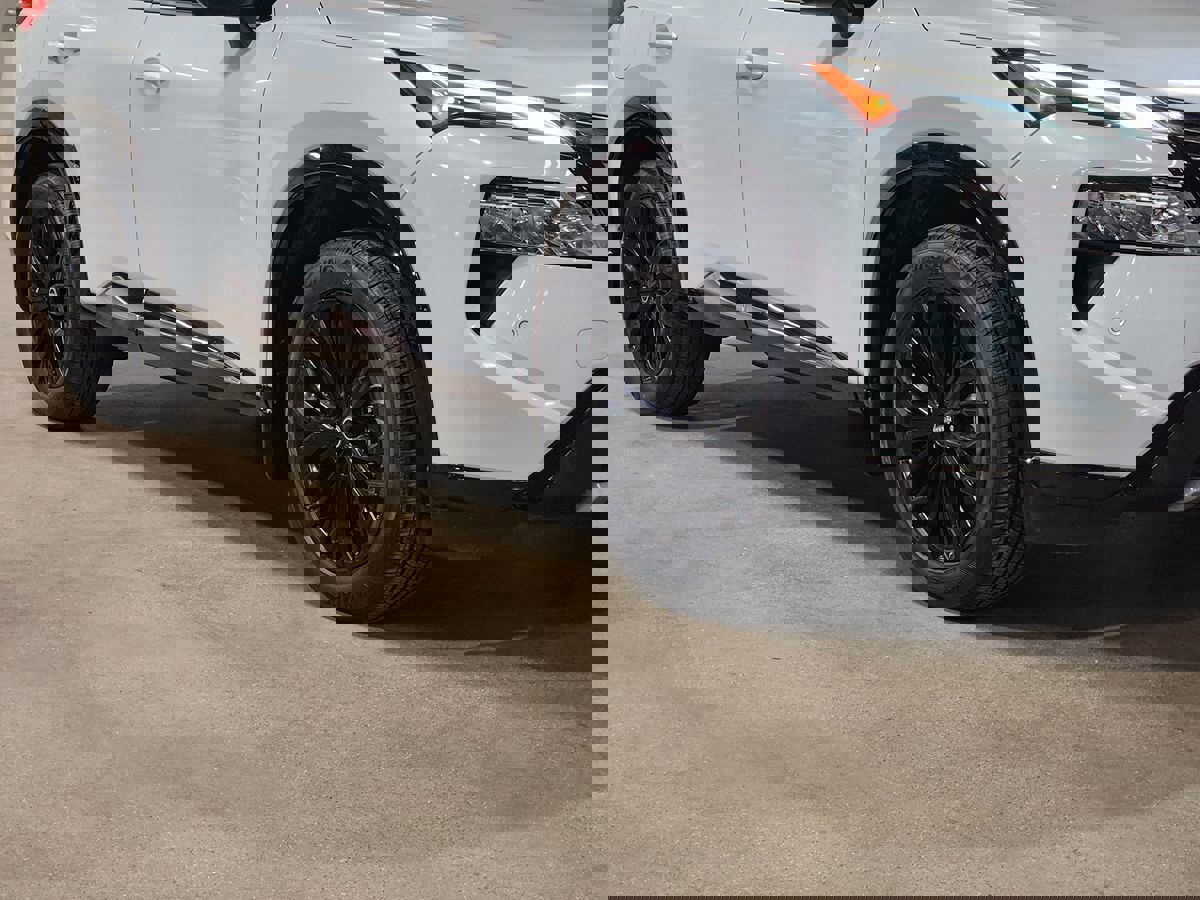 Used 2024 Nissan Rogue Platinum w/ Platinum Premium Package image 16